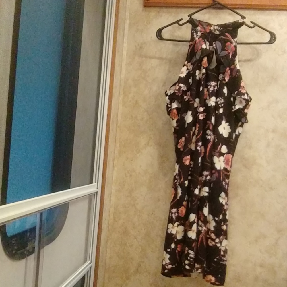 Sleeveless floral dress